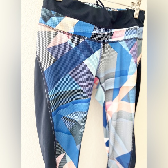 Athleta Multicolor Geometric Print Capri Leggings Size XS - Picture 2 of 7